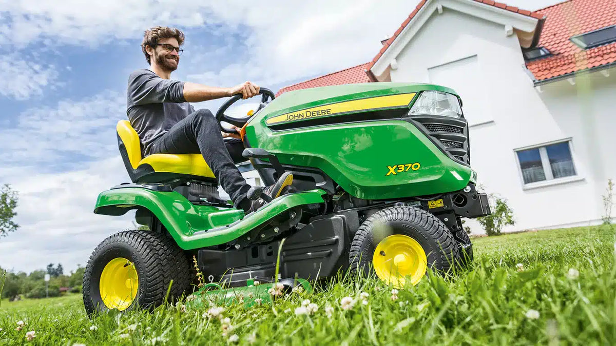 John Deere X370 Ride-on Lawnmower